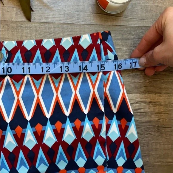 J. Crew Stretch Bold Colorful Geometric Shorts Size 2 - Picture 4 of 9
